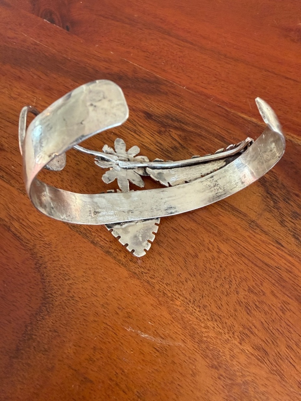 Navajo Artist Bill Kirkham Sterling Floral Leaf and Heart Cuff Bracelet - Picture 4 of 8